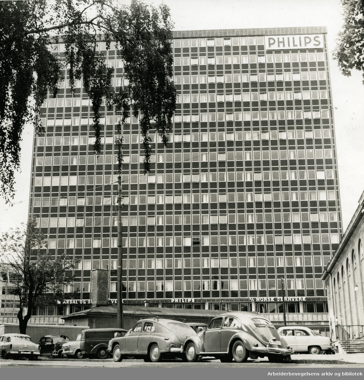 Philipsbygget i Sørkedalsveien på Majorstua (oppført 1958 - revet 2000),.ca. 1960