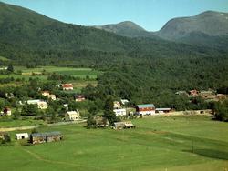 Lenger opp ligger gartneriet til Alf Rød (drivhusene er nest