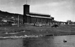 Eidsvåg kirke bygd 1878 er en langkirke i tre. Den har 250 s