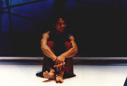 "Treet", med elever fra Nordic Black Theatres teaterskolen.K