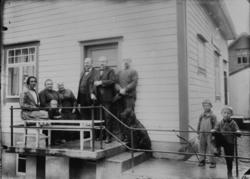 Gruppebilde på trappa i Fjordgløtt.