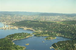 Paddehavet, med Malmøya og Ormøya til venstre, Ulvøya til hø