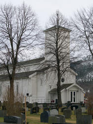 Eidsvåg kirke bygd 1878 er en langkirke i tre. Den har 250 s