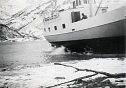 (Tatt fra boken Romsdal Sogelag 1985) M/F Eikesdal.