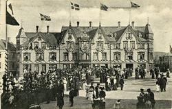 Fra Kroningsreisen i 1906..Utenfor Grand Hotel i Kristiansun