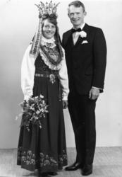 Gift 27.06.1970 i Vestnes kirke. .Brudekronen på bildet er i