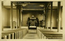 Interiør i Nesset kirke etter restaureringen.