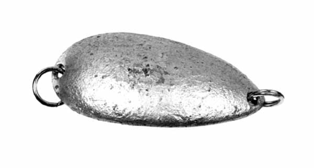 Skjesluk, brukt av Brynjulf Styve i Lågen. 
Sluken er gullfarvet og har et hull med ring i hver ende. 