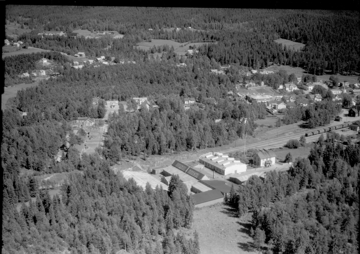 Ringsaker, Moelv, Flyfoto av Edv. Bjørnruds Maskinfabrik, med eget sidespor fra Moelv Stasjon,