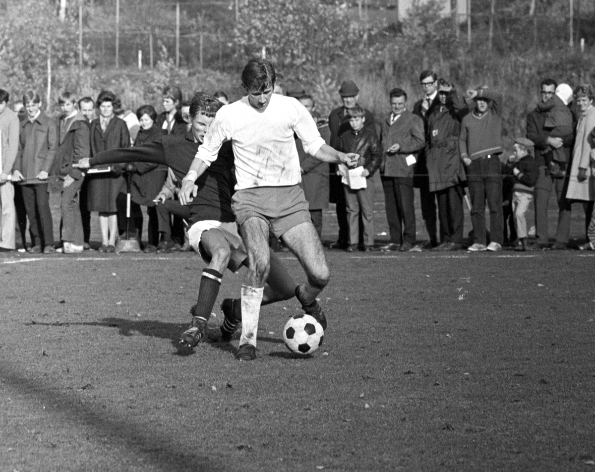 NM Fotball Sveum. Brumunddal. Norgesmesterskapet. Juniorfinalen 11. 10. 1970.  Brumunddal IL -Viking, Stavanger. Bjørn Olav Kristiansen. 