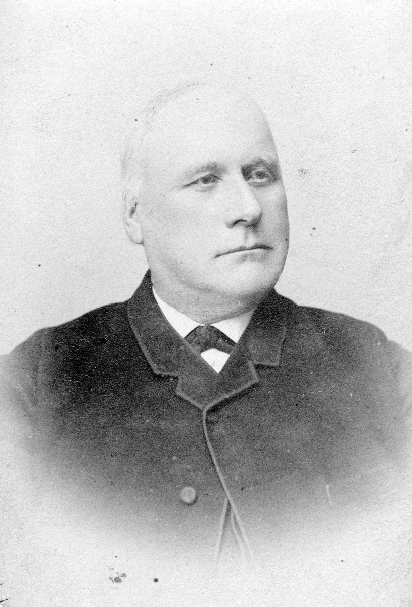 PORTRETT CHRISTOFFER J. RØHNE. Christopher Johansen Røhne, født på Røne, Løten 1828. Døde på Lund vestre, Løten 1913.