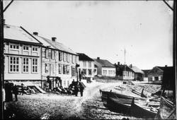 Trehusbebyggelse i Østervågen, sett fra Valen