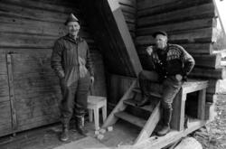 GUNNAR BERNTSEN OG ARVID SANDEN utenfor Lillehovbygningen på