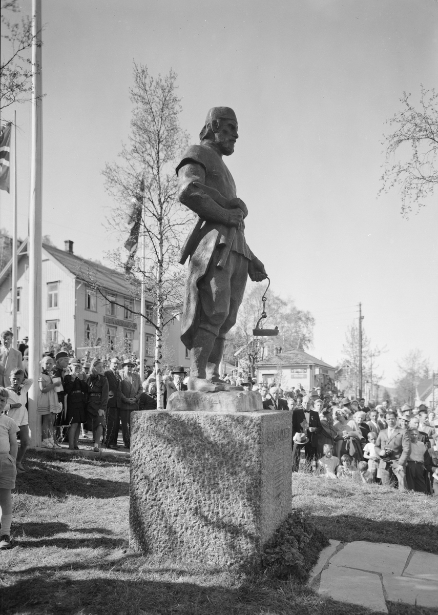 Avduking av statuen "Bergmannen", Løkken Verk  1955.