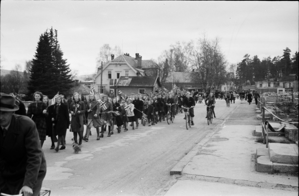 Barnetog, Storgata 17. mai 1945