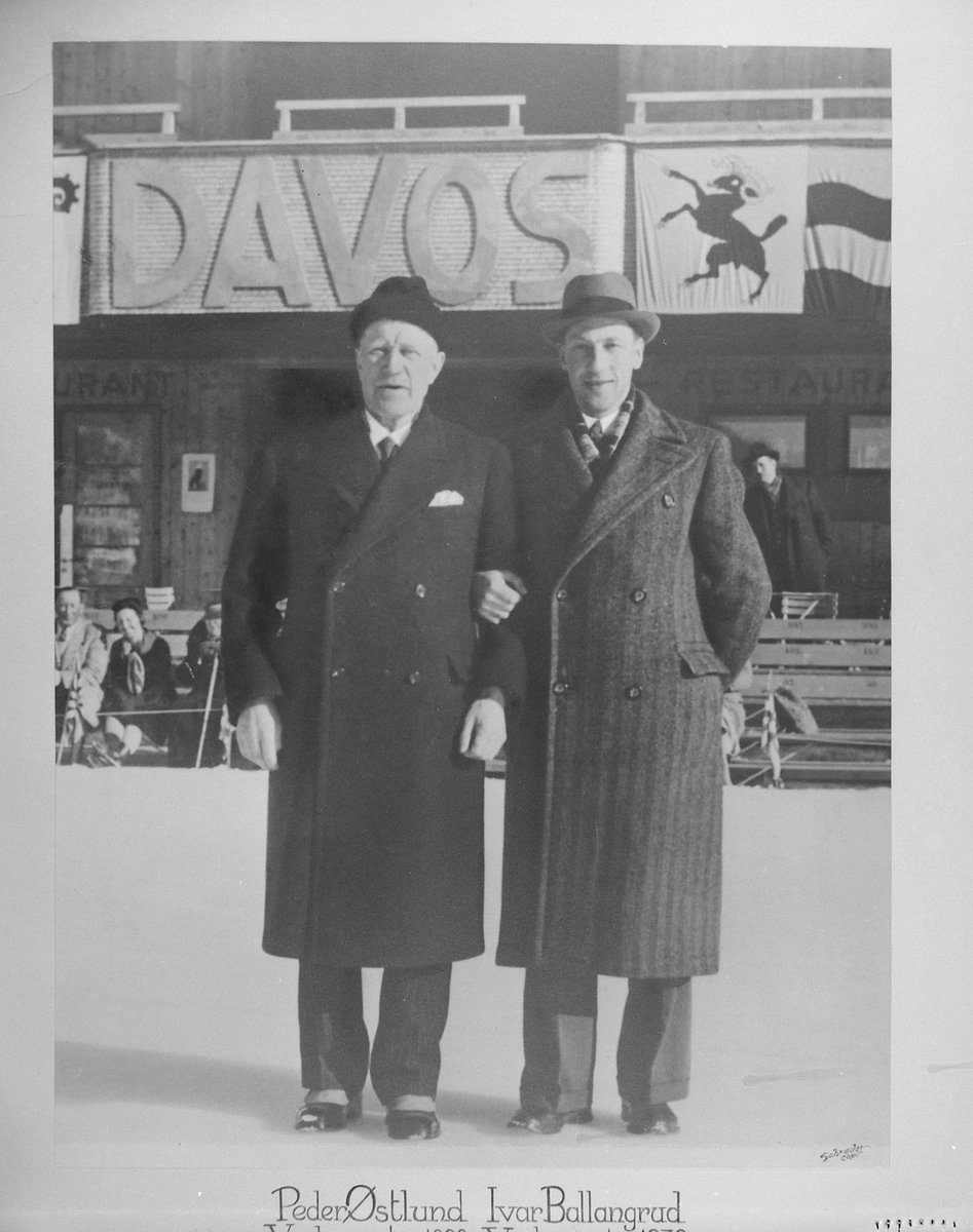 Skøyteløperne Peder Østlund og Ivar Ballangrud fotografert i Davos