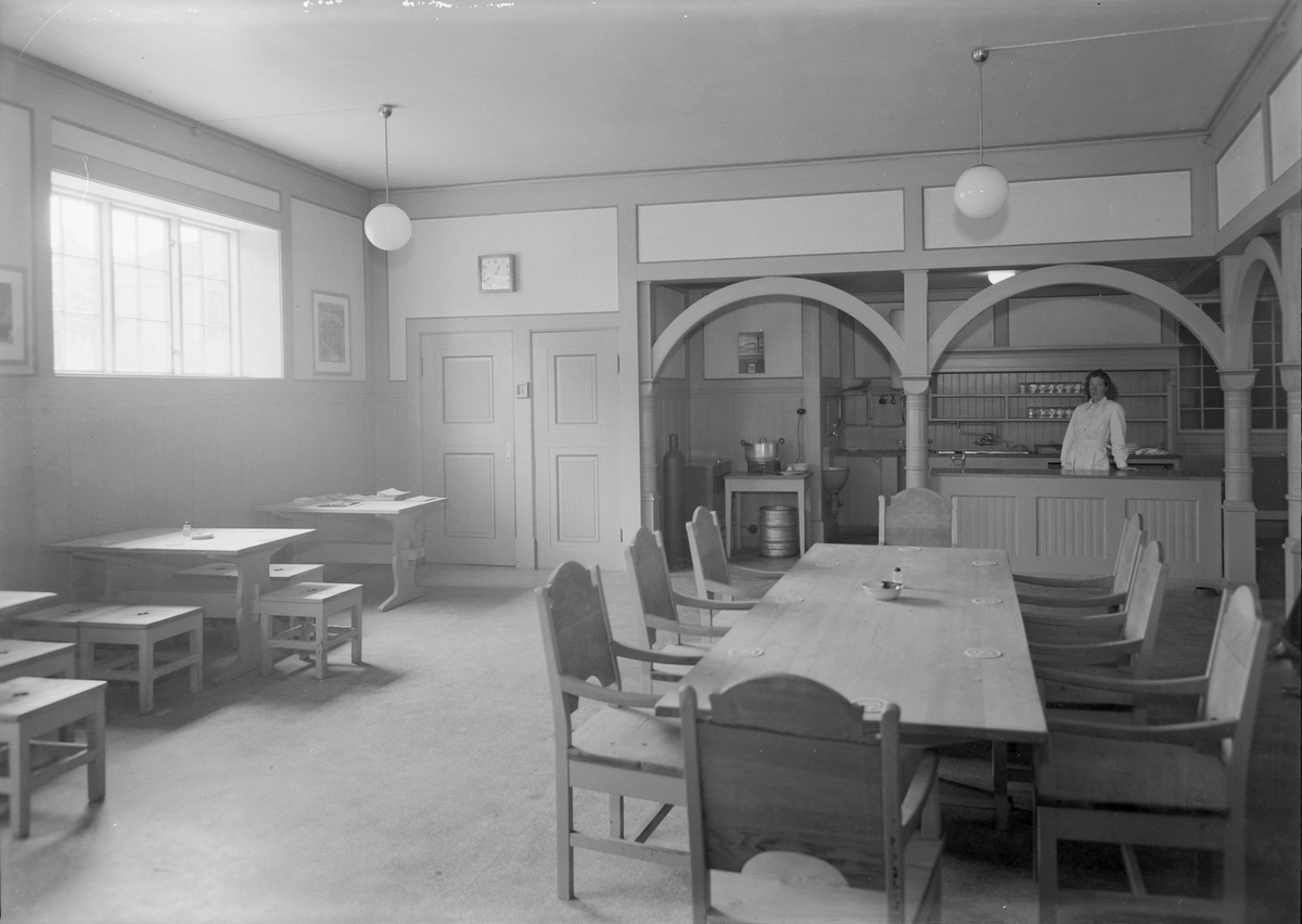 Interiør fra arbeidernes spiserom, E.C. Dahls Bryggeri på Kalvskinnet.