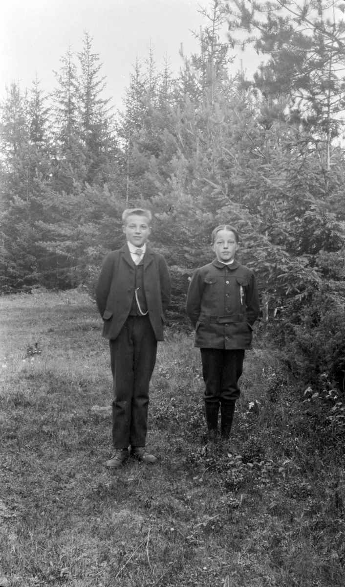 Hans Bernhard (1897-1976) og Harald Mariendal (1899-1988). Mariendal, Nes, Hedmark.