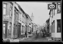 Fra Kjerkgata på Røros. Bebyggelse på begge sider av gata se