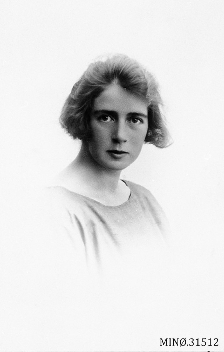 Portrett av kvinne, Ingrid Ryfetten. 