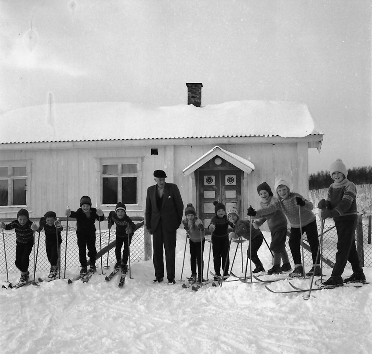 Skigåing ved Hodalen skole. 