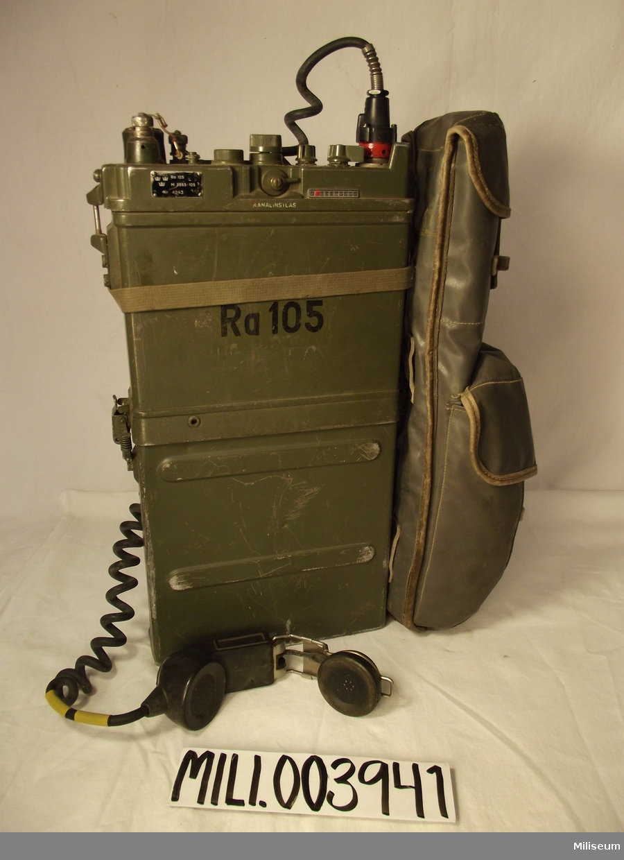 Radiostation 105

Delar: Instruktionsbok, handmikrotelefon, tillbehörsväska, bäranordning, batterilåda.  Normalantenn saknas.