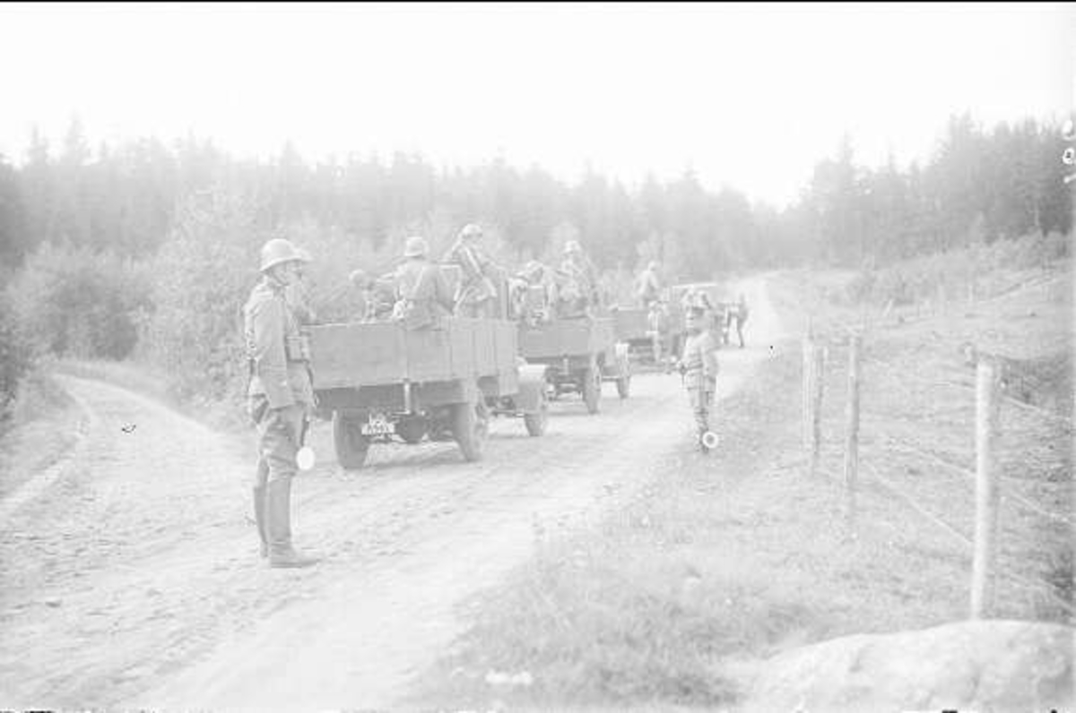 Pansarbilsförsöken 1933-35. Jämför ryttmästare W. Odelbergs rapport från september 1935. Följetrupp ingående i pansarbilskvadron.