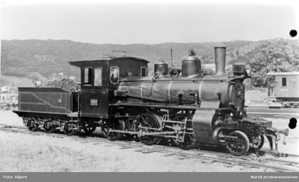 Damplokomotiv type XXIIIa nr. 15 på Flekkefjord stasjon