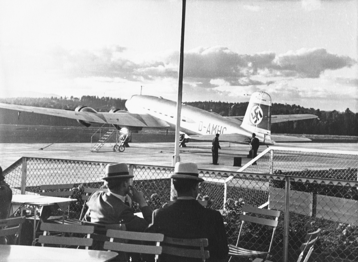 transport, fly, Focke-Wulf 200 Condor, eksteriør, Fornebu, menn, på bakken