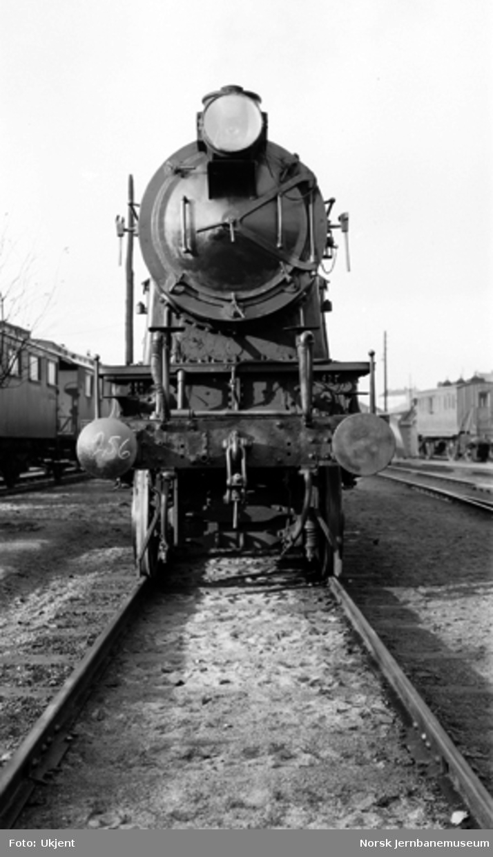 Damplokomotiv type 30a nr. 256 i Lodalen; sett forfra