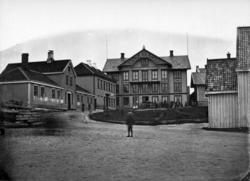 Gatebilde fra Torvet, Kirkelandet, Kristianssund 1882. 
I fo