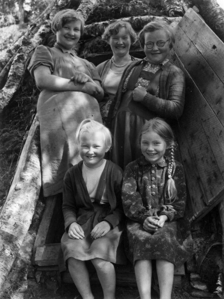 Barn av familien Jåma, 1956.