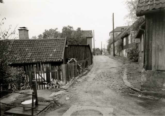 Stupinngata, Enerhaugen, Oslo 1959. Vannpost i gate med småhus. Flisberget 2 til venstre, nå NF.