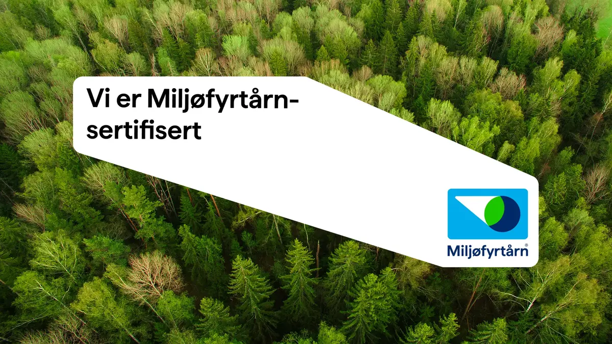 banner med teksten: "Vi er miljøfyrtårnsertifisert". Skogkledd bakgrunn 